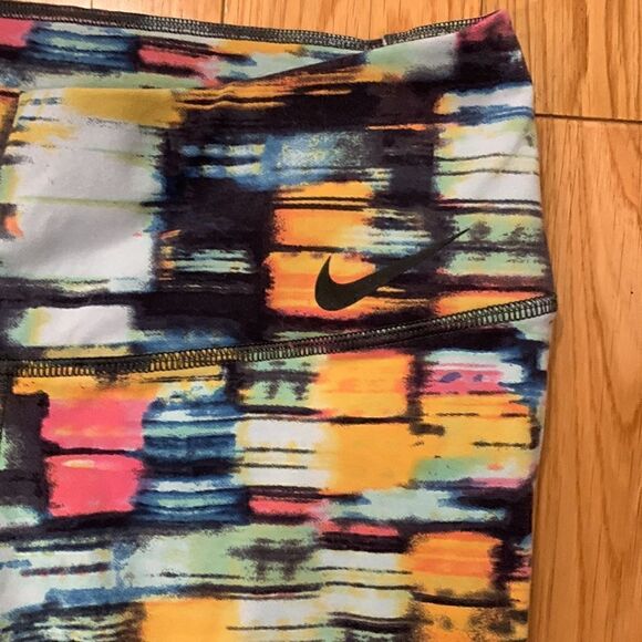 Nike GUC black multicolored cropped leggings Size medium - Picture 2 of 6